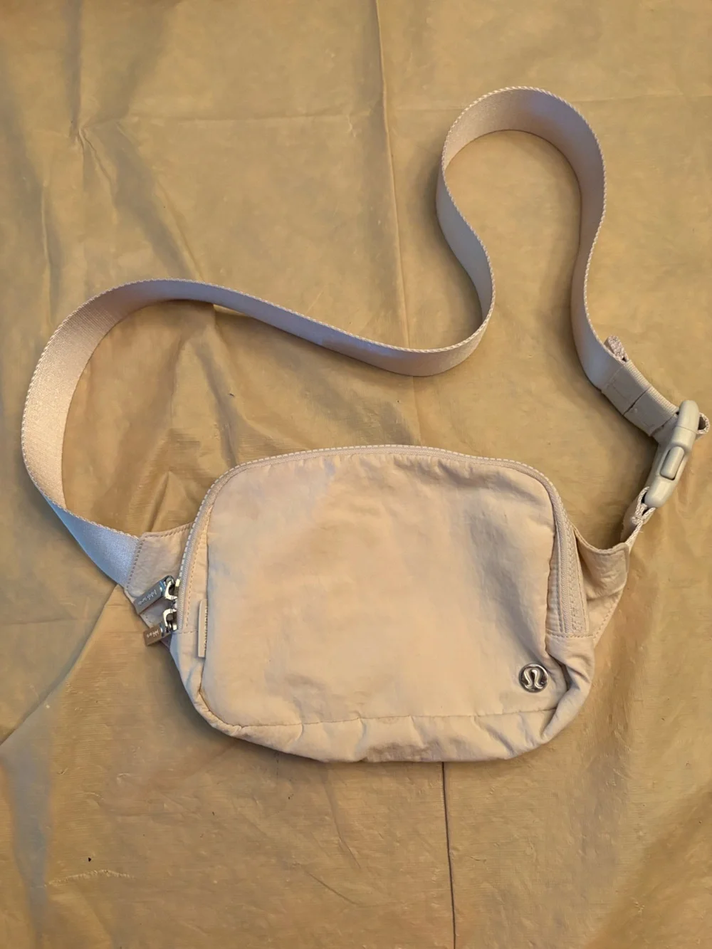 Lululemon Everywhere Belt Bag Cream/Silver